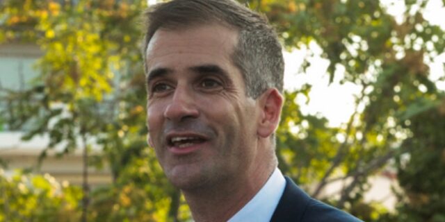 Ο Μπακογιάννης στο Παρίσι για να δει πώς μαζεύουν τα σκουπίδια