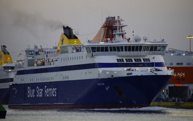 Στον Πειραιά έφτασε το Blue Star Naxos