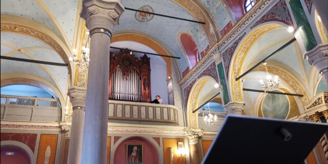 Στα σοκάκια της Άνω Σύρου κρύβεται ένας ακόμη λόγος να επισκεφτείς το νησί