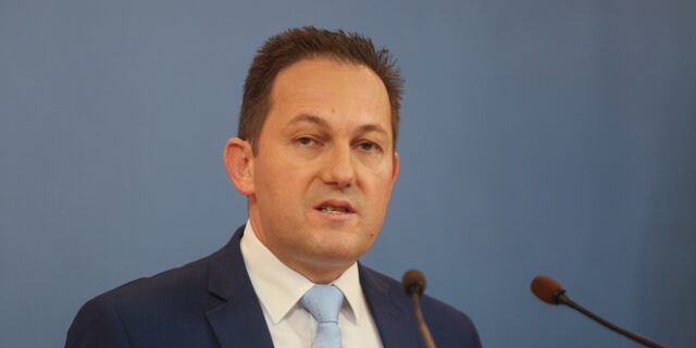 Πέτσας: Η ΕΡΤ θα δώσει 8,9 εκατ. ευρώ για τους αγώνες της Superleague 1