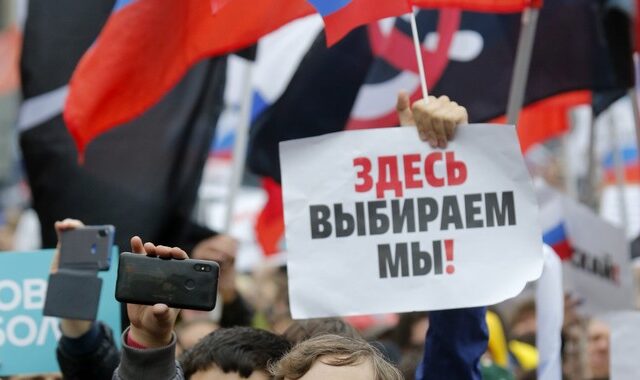 Ρωσία: Ελεύθερες εκλογές ζητούν χιλιάδες διαδηλωτές στην Μόσχα
