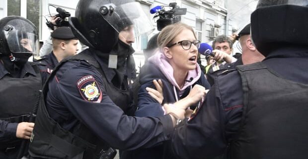 Μόσχα: 311 προσαγωγές στην αντικυβερνητική πορεία – Συνέλαβαν ακτιβίστρια απεργό πείνας