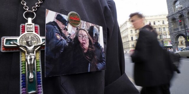 Ρωσία: Σύλληψη του βασικού υπόπτου για τη δολοφονία της ακτιβίστριας ΛΟΑΤΚΙ