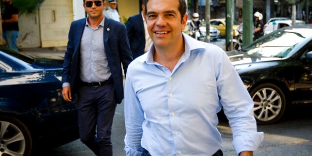 Αποδοκιμάζει Τζόνσον και στηρίζει Εργατικούς ο Τσίπρας