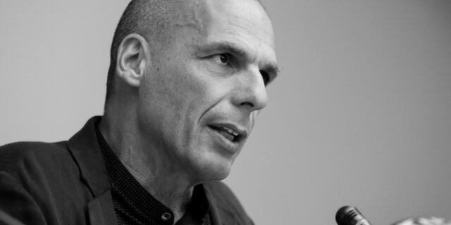 Ο Γιάνης Βαρουφάκης ετοιμάζει “σκιώδη κυβέρνηση” και ανακοινώνει τον οδικό χάρτη για το Συνέδριο