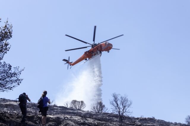 Υπό μερικό έλεγχο η φωτιά στο Βύρωνα. Έγκαιρη παρέμβαση της πυροσβεστικής