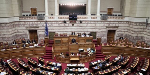 Ζωντανά η συζήτηση στη Βουλή για την ψήφιση του διυπουργικού νομοσχεδίου