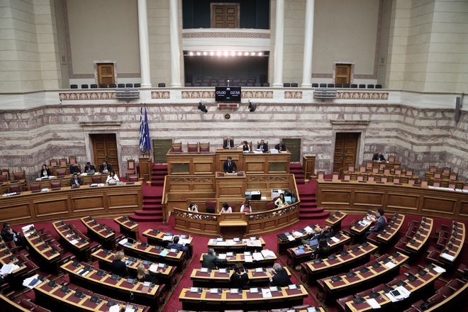 Ζωντανά η συζήτηση στη Βουλή για την ψήφιση του διυπουργικού νομοσχεδίου