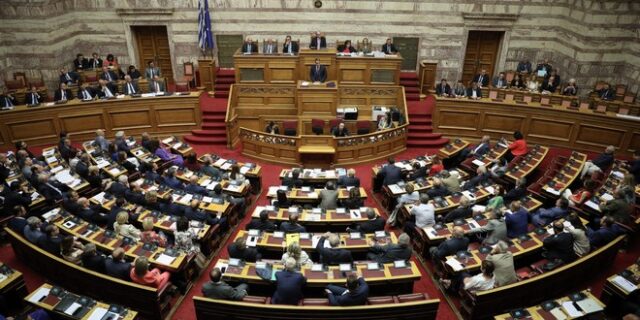 Σύσσωμη η αντιπολίτευση αντιδρά στα σχέδια για κατάργηση του ορίου του 3%
