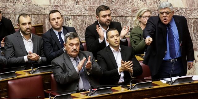 Χρυσή Αυγή: Πλήρης διάλυση χωρίς στελέχη, γραφεία και site – Το σχέδιο Μιχαλολιάκου για τα 8 εκ. ευρώ