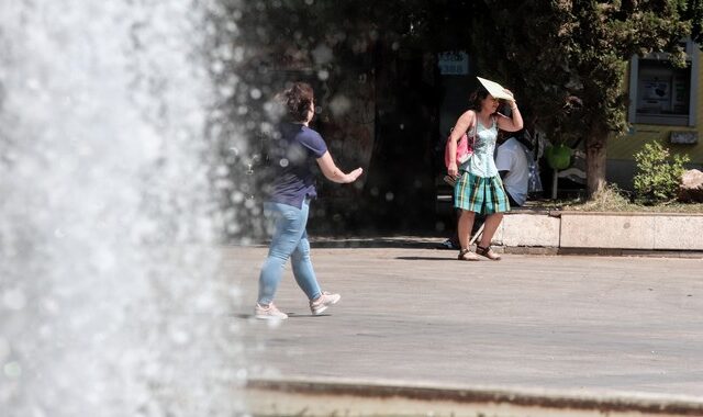 Θεοδωρικάκος προς Δήμους: Ανοίξτε τις κλιματιζόμενες αίθουσες