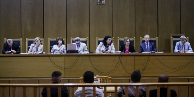 Δίκη Χρυσής Αυγής: Προκλητικές απολογίες – χωρίς τέλος οι αντιφάσεις
