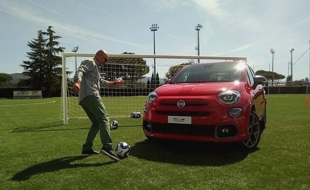 Παίξαμε μπάλα με το… νέο Fiat 500X Sport