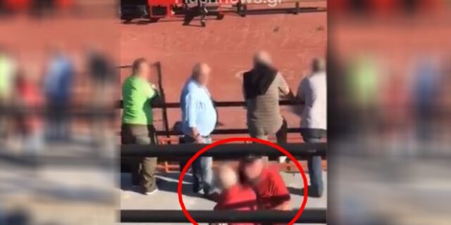 Τραγωδία στο γήπεδο της Καλαμαριάς: Η στιγμή που οπαδός σπρώχνει τον 70χρονο στο κενό
