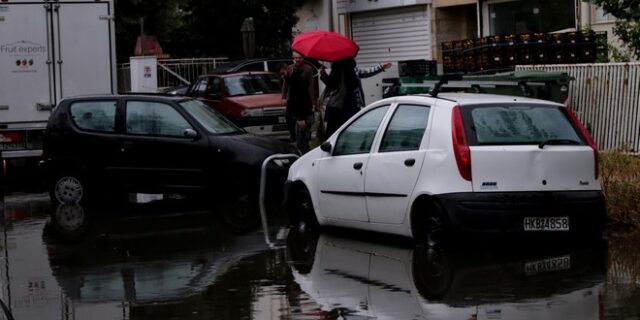 Θεσσαλονίκη: Δεκάδες κλήσεις για αντλήσεις υδάτων και διασώσεις από αυτοκίνητα και σπίτια