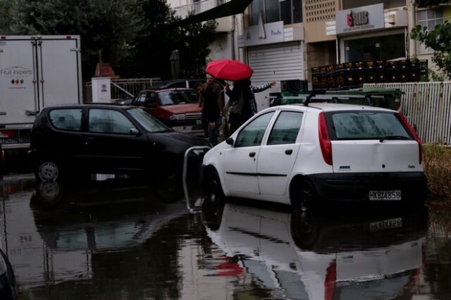 Θεσσαλονίκη: Δεκάδες κλήσεις για αντλήσεις υδάτων και διασώσεις από αυτοκίνητα και σπίτια