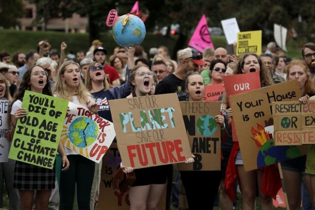 Παγκόσμια απεργία για το κλίμα: “Είμαστε το μέλλον” φώναξαν εκατομμύρια νέοι