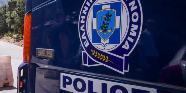 Επιχείρηση απομάκρυνσης παλιάς χειροβομβίδας έξω από το Δημοτικό Γυμναστήριο Αχαρνών