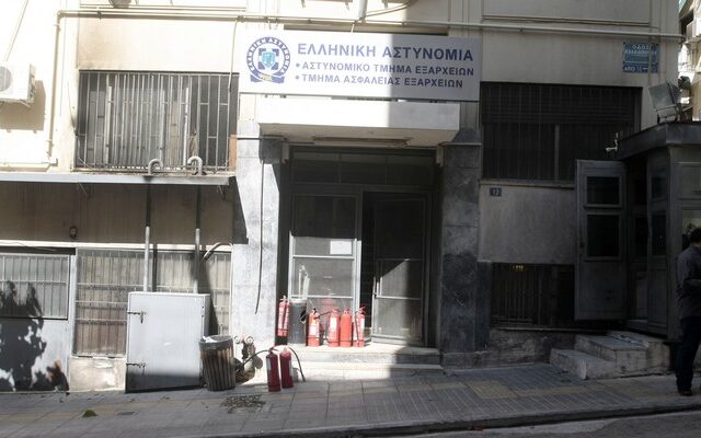 Κρατούμενος για κλοπές δραπέτευσε από το Α.Τ. Εξαρχείων