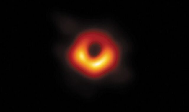 “Όσκαρ” Φυσικής για τους επιστήμονες που φωτογράφισαν μαύρη τρύπα – Έλληνας ανάμεσά τους
