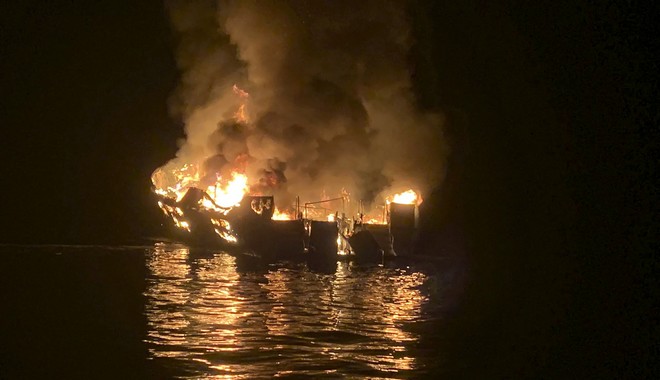 Στις φλόγες σκάφος ανοιχτά της Καλιφόρνια – Φόβοι για 34 νεκρούς