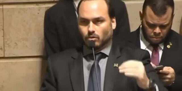 Γιος Μπολσονάρο: H ταχεία αλλαγή στη Βραζιλία δεν είναι εφικτή δια της δημοκρατικής οδού