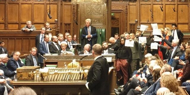 Χάος στη Μ. Βρετανία: Ο ηττημένος Τζόνσον παίζει τα ρέστα του για Brexit χωρίς συμφωνία – Όλα τα σενάρια