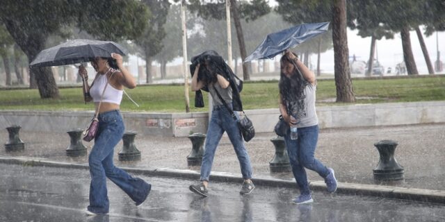 Αλλαγή καιρού από τα δυτικά με βροχές και καταιγίδες – Πότε βελτιώνεται