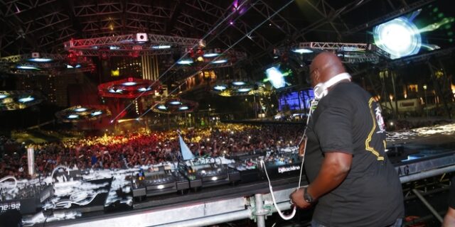 Carl Cox και Apparat σταμάτησαν DJ Set για καυγά στο κοινό και ασέβεια