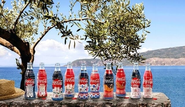 Coca-Cola: Συκοφαντική ενέργεια ο “πόλεμος” για τις συσκευασίες με τον Παρθενώνα