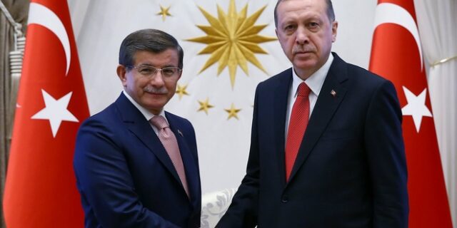 Ο Ερντογάν διώχνει από το κόμμα τον Νταβούτογλου