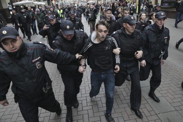 Ρωσία: Ποινές φυλάκισης 3 ετών σε διαδηλωτές που άσκησαν βία κατά της αστυνομίας