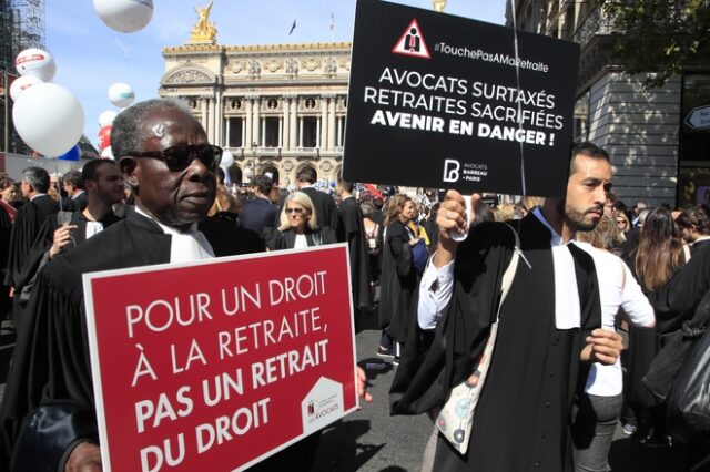 Γαλλία: Στους δρόμους γιατροί, δικηγόροι και πιλότοι κατά της μεταρρύθμισης του συνταξιοδοτικού