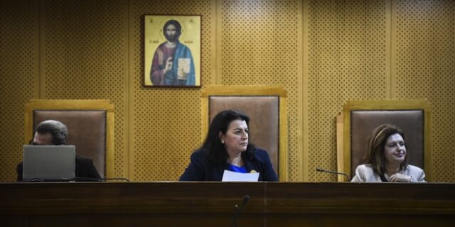 Δίκη Χρυσής Αυγής: Εμμένουν στα “δεν ήμουν παρών” – Δεν δέχονται ούτε τις απολογίες τους