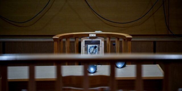 Δίκη Χρυσής Αυγής: “Τρελή” επιχείρησε να βγάλει τη σύζυγο του Γ. Ρουπακιά η Νίτσα Σκαρπέλη