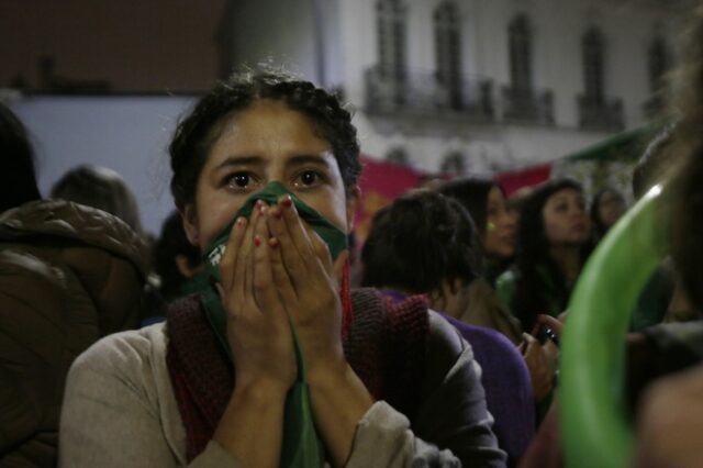 Ισημερινός: Το κοινοβούλιο καταψήφισε την αποποινικοποίηση της άμβλωσης