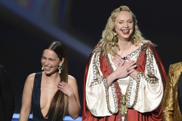 Emmys 2019: Η σέξι εμφάνιση της Emilia Clarke και η Μπριέν ως “Ιησούς Χριστός”