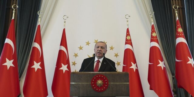 Νέες απειλές Ερντογάν: Ή μας στηρίζετε ή ανοίγουμε τις πύλες στους πρόσφυγες