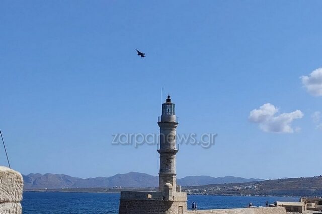 F-16 “αναστάτωσαν” τα Χανιά: Εκπληκτικές εικόνες από τις χαμηλές πτήσεις