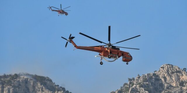 Σε εξέλιξη φωτιά στο Νέο Ικόνιο
