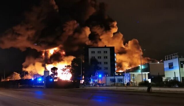 Πύρινη κόλαση στη Γαλλία: Μεγάλη φωτιά σε χημικό εργοστάσιο