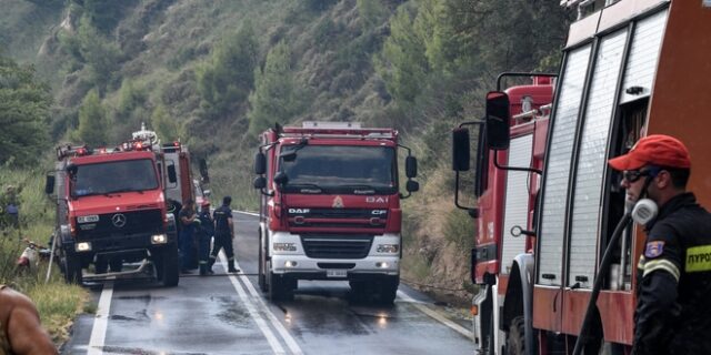 Σε εξέλιξη φωτιά στον Αλμυρό