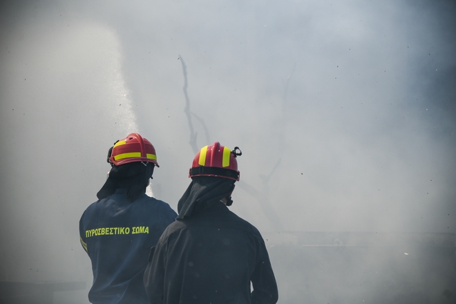 Υπό μερικό έλεγχο τέθηκε η φωτιά στο Πανόραμα Θεσσαλονίκης