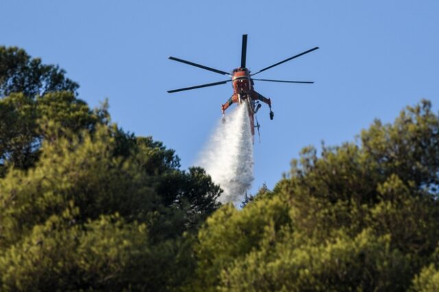 Υπό μερικό έλεγχο τέθηκε η φωτιά στον Αλμυρό