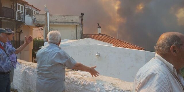 Φωτιά στη Ζάκυνθο: Διάσπαρτες μικροεστίες χωρίς ενιαίο μέτωπο – Προς ύφεση στο Λουτράκι