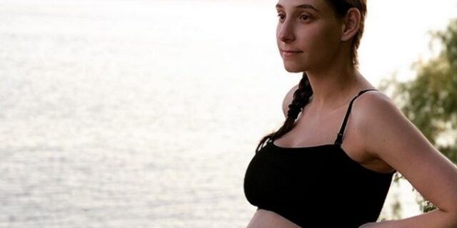 Φωτεινή Αθερίδου: Η πρώτη φωτογραφία του νεογέννητου “Θοδωρή”