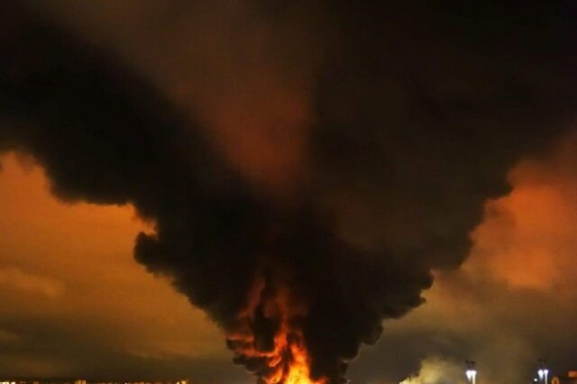 Φωτιά σε εργοστάσιο στη Γαλλία: Μεγάλος κίνδυνος να μολυνθεί ο Σηκουάνας