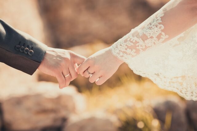 Υγεία: Οι παντρεμένοι διατρέχουν μικρότερο κίνδυνο άνοιας
