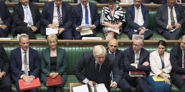 Βρετανία: Έχασε την πλειοψηφία ο Μπόρις Τζόνσον – Έτοιμος για εκλογές ο Κόρμπιν