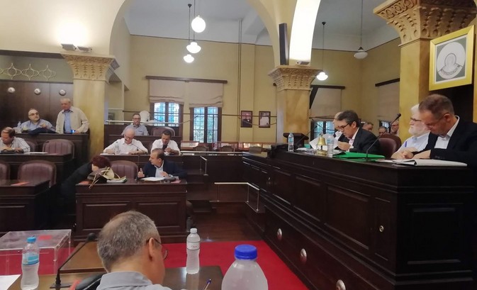 Ιωάννινα: Εργαζόμενοι και συνδικαλιστές διέκοψαν την πρώτη συνεδρίαση του νέου δημοτικού συμβουλίου